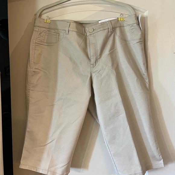 NWT Christopher and Banks capri/skimmers. - Picture 1 of 5